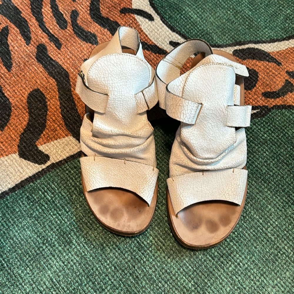 Great leather sandals with ankle strap